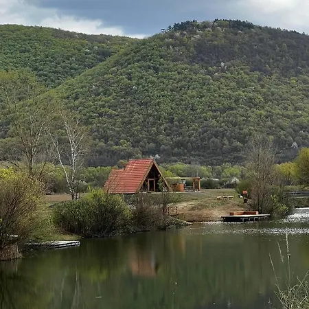 アパート Edelin House